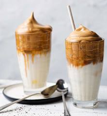 Dalgona coffee s kondenzovaným mlékem