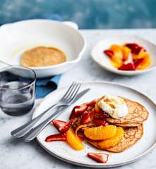 Sweet potato pancakes with orange and strawberries (Diabetes)