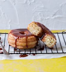 Cronuts con salsa de toffelate