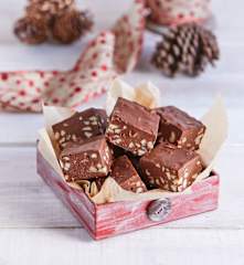 Quick Chocolate Almond Fudge