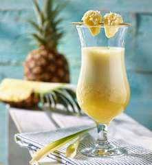 Sorbete de piña colada con dátiles