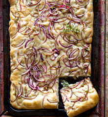 Focaccia con cebolla y romero