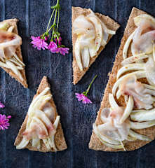 Schiacciata integrale con finocchi e pesce spada