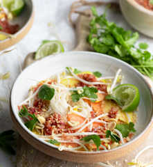 Salade de vermicelles à la mangue et à la papaye