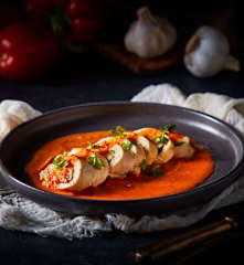 Pechugas rellenas en salsa de chipotle