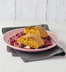 Linsen-Gemüsestrudel mit Radicchiosalat