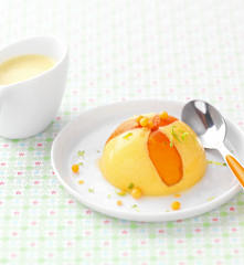 Gâteau de semoule aux abricots et crème anglaise