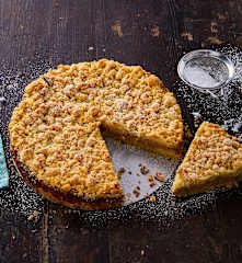 Sbriciolata di mandorle, ricotta e amaretti