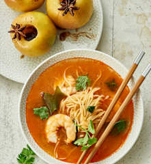 Brodo Thai di gamberi e mele speziate