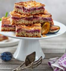 Pflaumenschnitten mit Pumpernickel