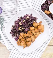 Riso venere con radicchio rosso e pollo