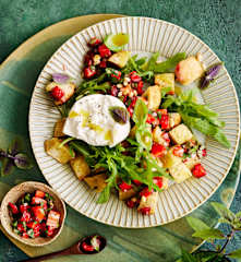 Burrata-Brot-Salat mit Erdbeer-Salsa