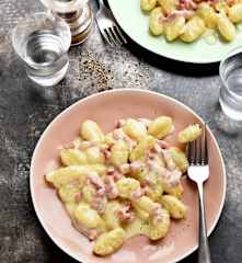 Ñoquis a la carbonara