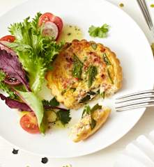 Tartelettes mit Kaiserschoten und Schinken