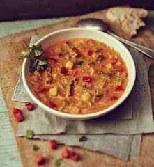 Paprika-Curry-Suppe mit Rindfleisch