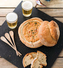 Patê de queijo, cogumelos e tomate