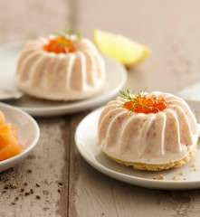 Bouchées de pannacotta de saumon sur biscuits aux graines d'anis