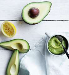 Avocado and egg yolk purée (around 6 months)