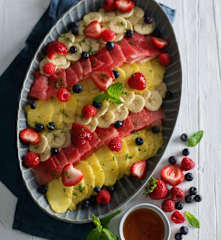 Fruit platter with lemon and honey dressing (Thermomix® Cutter)