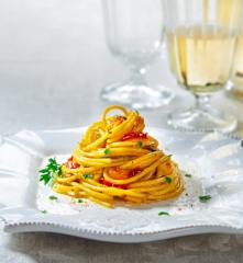 Spaghetti pesce spada, peperoni e bottarga