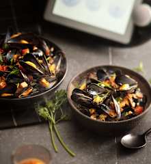 Moules à la sauce tomate épicée