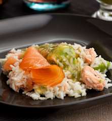 Ensalada nórdica de arroz y salmón con aliño de eneldo