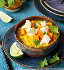 Dhal de lentilles corail, chou-fleur et patate douce