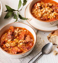 Judías blancas con costillas