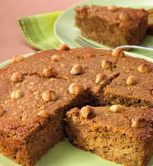 Torta di segale con mele e nocciole