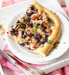 Pizza mit Radicchio und Taleggio