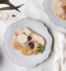 Pollo relleno y salsa de membrillo