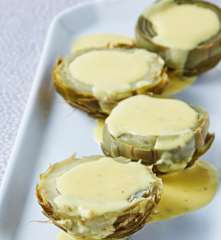 Alcachofas con aderezo de ajo