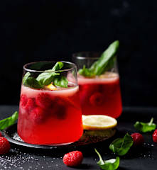 Malinovo-bazalková sangria