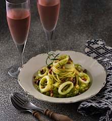 油漬蕃茄青醬墨魚義大利麵 (TM6 & TM5)