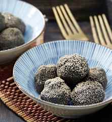Bola-bola Wijen (Sesame Balls)