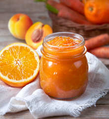 Composta di albicocche e carote all'arancia (a ridotto contenuto di zuccheri)