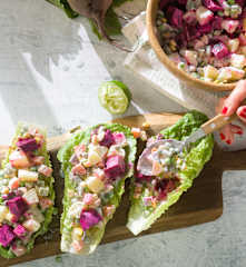 Ensaladilla peruana con remolacha