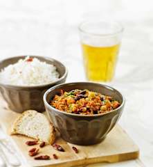 Chili de soja com grão e feijão