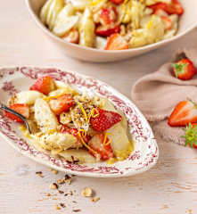 Spargelsalat mit Erdbeeren