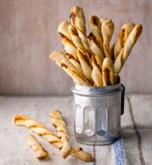 Sun-dried Tomato and Rosemary Breadsticks - Bastoncini di pane con pomodori secchi e rosmarino