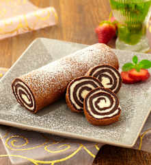 Kakaová roláda se šlehačkou