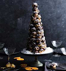Croquembouche con crema all'arancio e cioccolato