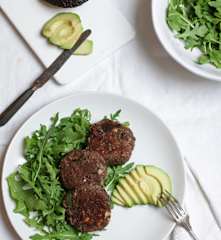 Hambúrgueres de grão-de-bico e quinoa