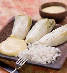 Chicorée mit Reis und Zitronensauce