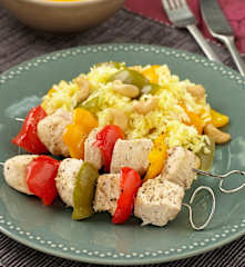 Krůtí špízy s rýží a zeleninovou omáčkou