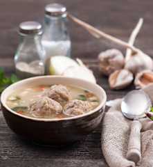 Góralska czosnianka z pulpecikami