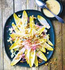 Salade d'endives au bleu, vinaigrette crémeuse