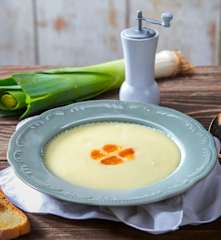 Vellutata di porri e bottarga di muggine