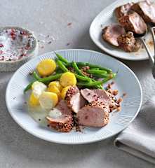 Schweinslungenbraten in Pfeffer-Rahm-Sauce mit Speckfisolen