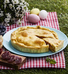 Torta salata di Pasqua con crema di Parmigiano Reggiano